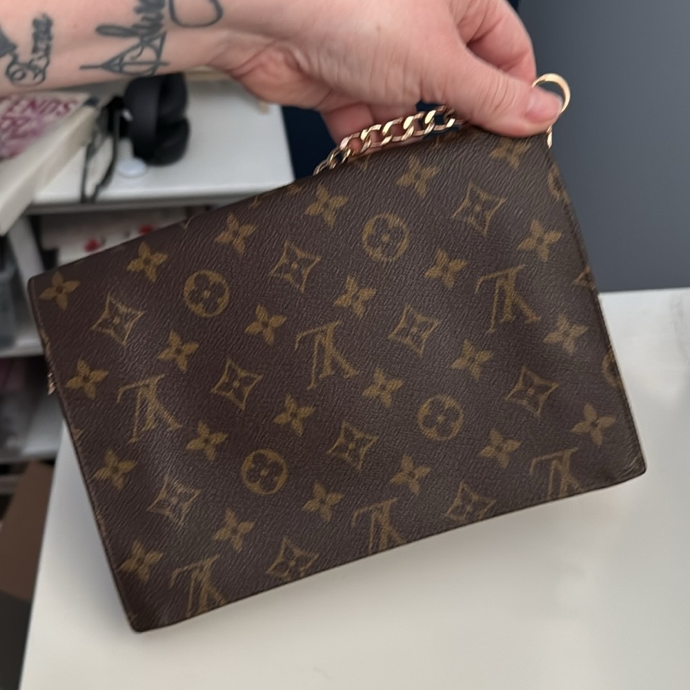 Louis Vuitton Monogram Flap Crossbody Clutch - Picture 4 of 5